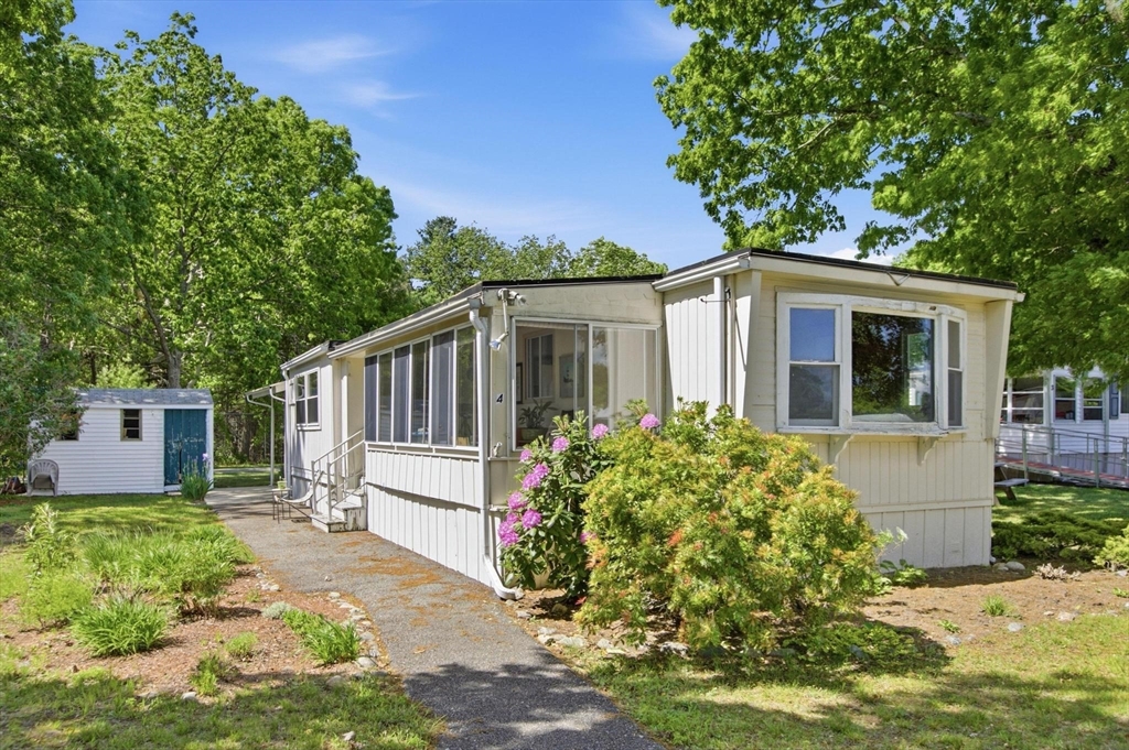 4 Deer Hill Ln, Plymouth, Massachusetts, 2 Bedrooms Bedrooms, 4 Rooms Rooms,1 BathroomBathrooms,Residential,For Sale,Deer Hill Ln,73529105