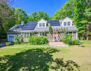 27 Two Ponds Road, Falmouth, Massachusetts, 4 Bedrooms Bedrooms, 8 Rooms Rooms,2 BathroomsBathrooms,Residential,For Sale,Two Ponds Road,73528365