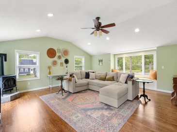 9 Debbies Ln, Barnstable, Massachusetts, 3 Bedrooms Bedrooms, 6 Rooms Rooms,2.5 BathroomsBathrooms,Residential,For Sale,Debbies Ln,73528427