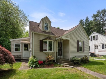 35 Queen Cir, South Hadley, Massachusetts, 3 Bedrooms Bedrooms, 5 Rooms Rooms,1 BathroomBathrooms,Residential,For Sale,Queen Cir,73528867