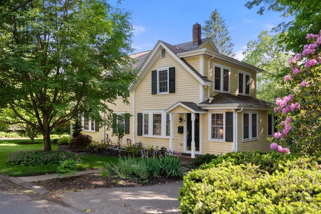 8 Avon Rd, Wellesley, Massachusetts, 4 Bedrooms Bedrooms, 8 Rooms Rooms,3 BathroomsBathrooms,Residential,For Sale,Avon Rd,73529015
