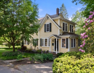 8 Avon Rd, Wellesley, Massachusetts, 4 Bedrooms Bedrooms, 8 Rooms Rooms,3 BathroomsBathrooms,Residential,For Sale,Avon Rd,73529015
