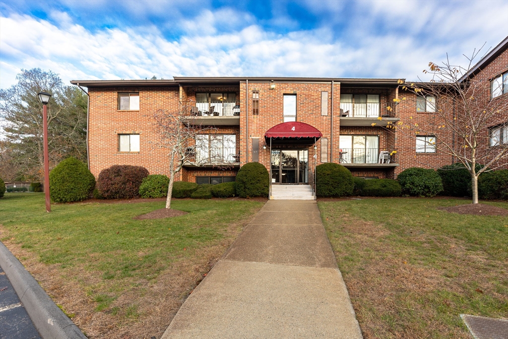 221 Oak Street, Brockton, Massachusetts, 1 Bedroom Bedrooms, 4 Rooms Rooms,1 BathroomBathrooms,Residential,For Sale,Oak Street,73528447