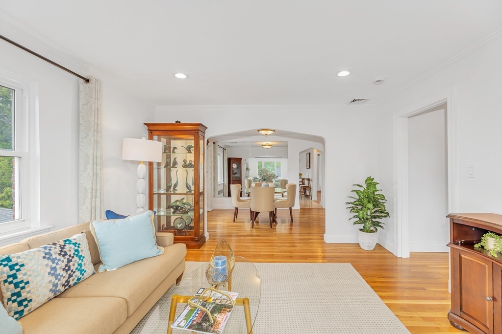 5 Spinney St, Boston, Massachusetts, 3 Bedrooms Bedrooms, 5 Rooms Rooms,1 BathroomBathrooms,Residential,For Sale,Spinney St,73528282