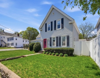 31 Walnut St., Dedham, Massachusetts, 5 Bedrooms Bedrooms, 9 Rooms Rooms,2 BathroomsBathrooms,Residential,For Sale,Walnut St.,73528403