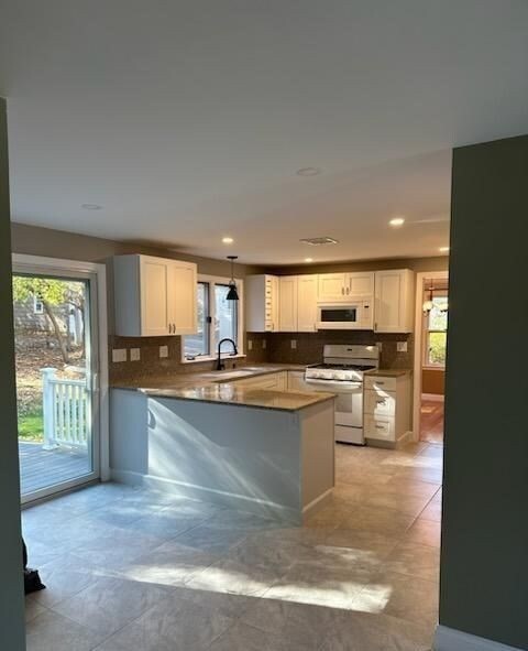 202 Dale St, Waltham, Massachusetts, 3 Bedrooms Bedrooms, 10 Rooms Rooms,3.5 BathroomsBathrooms,Residential Lease,For Rent,Dale St,73528489