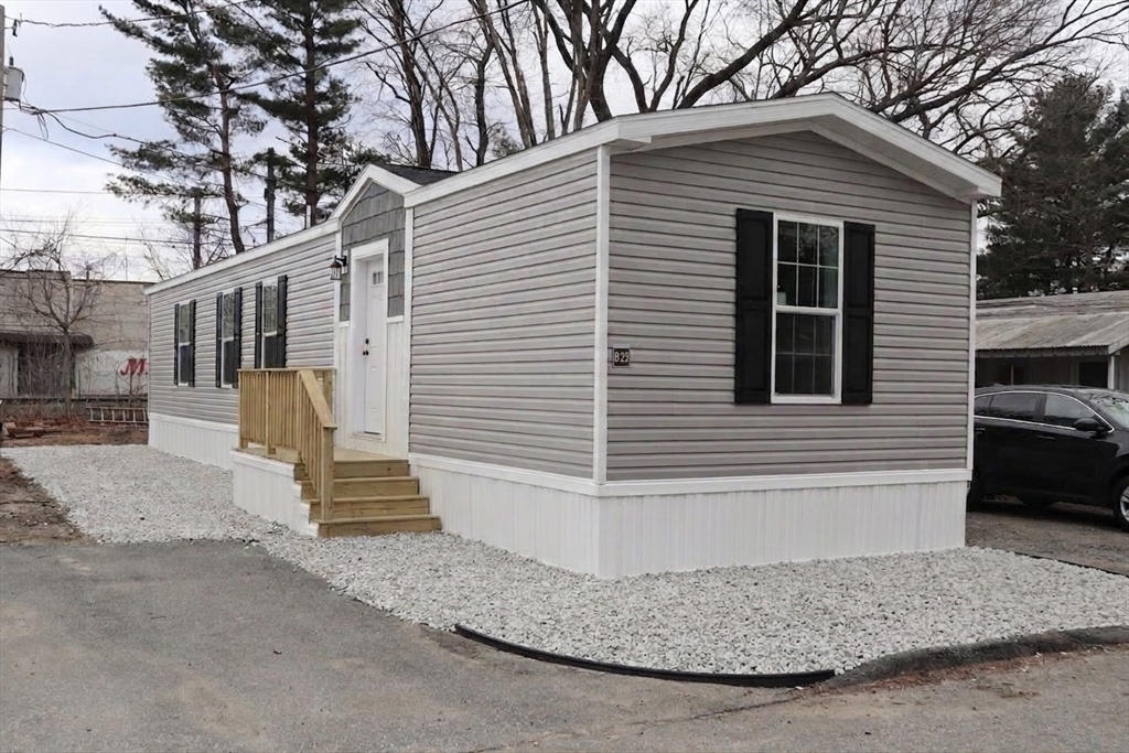 1346 Newport Ave, Attleboro, Massachusetts, 2 Bedrooms Bedrooms, 6 Rooms Rooms,2 BathroomsBathrooms,Residential,For Sale,Newport Ave,73528870