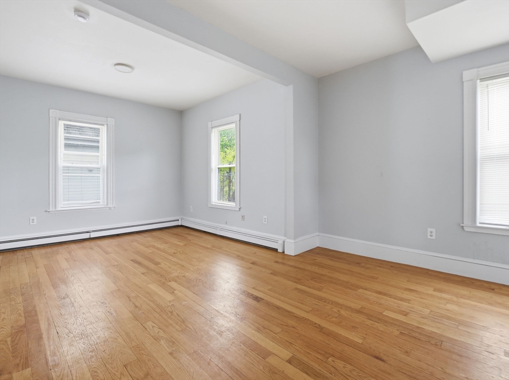 7 Corbet Street, Boston, Massachusetts, 3 Bedrooms Bedrooms, 11 Rooms Rooms,3 BathroomsBathrooms,Residential Income,For Sale,Corbet Street,73528899