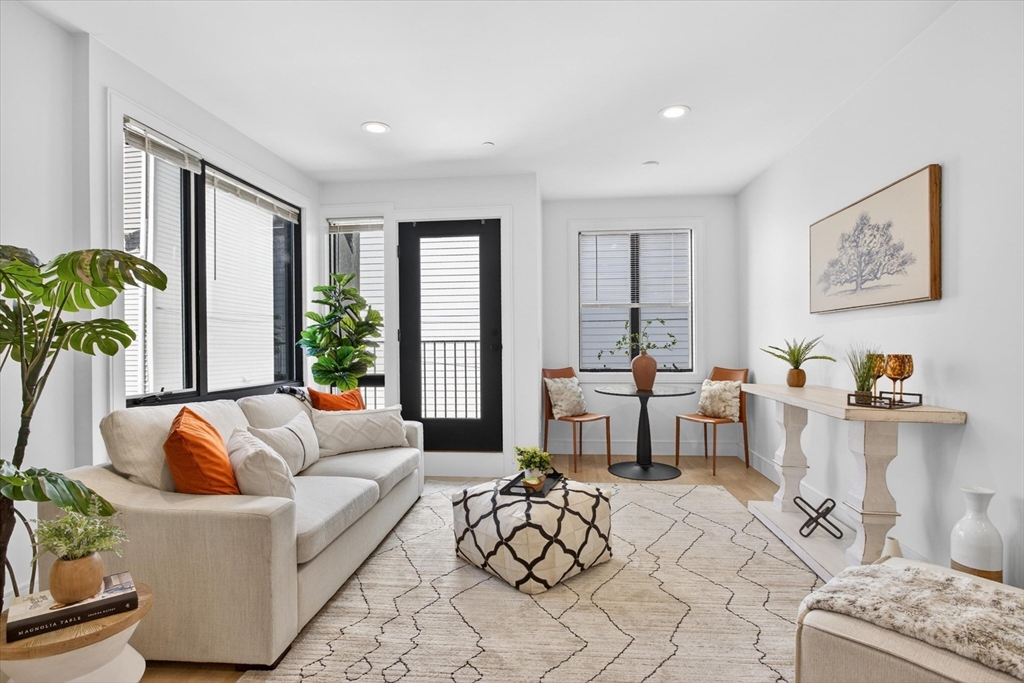 148 W 9th St, Boston, Massachusetts, 2 Bedrooms Bedrooms, 4 Rooms Rooms,2 BathroomsBathrooms,Residential,For Sale,W 9th St,73528520