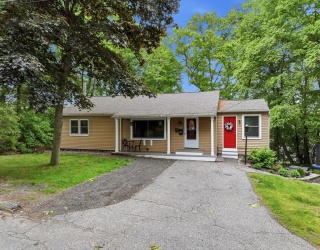 8 Woodside Ter, Auburn, Massachusetts, 3 Bedrooms Bedrooms, 6 Rooms Rooms,1 BathroomBathrooms,Residential,For Sale,Woodside Ter,73528928