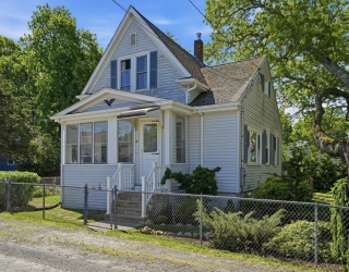 72 Pembroke Ave, Acushnet, Massachusetts, 3 Bedrooms Bedrooms, 6 Rooms Rooms,1.5 BathroomsBathrooms,Residential,For Sale,Pembroke Ave,73528935