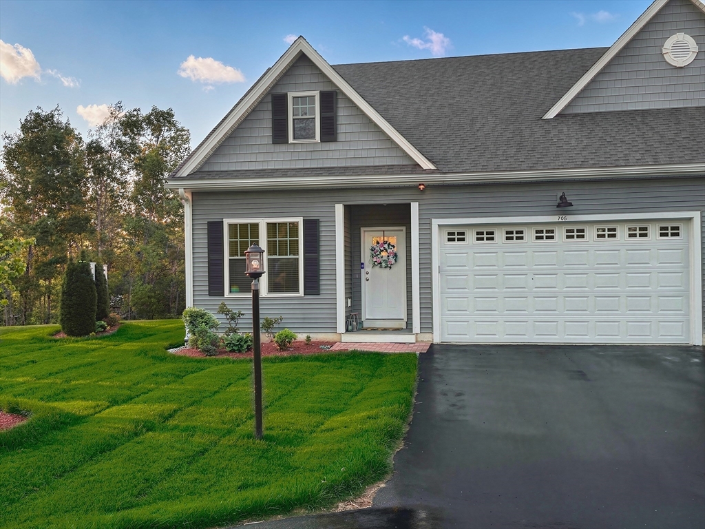 705 Southwood Lane, Clinton, Massachusetts, 3 Bedrooms Bedrooms, 7 Rooms Rooms,2.5 BathroomsBathrooms,Residential,For Sale,Southwood Lane,73528559