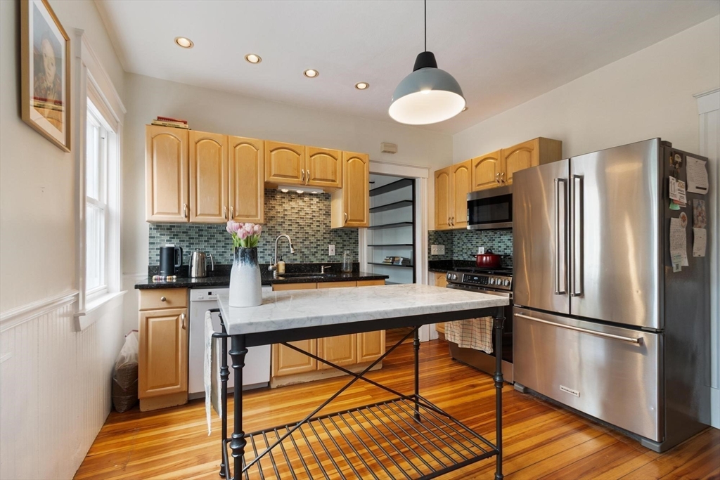 20 George St, Cambridge, Massachusetts, 2 Bedrooms Bedrooms, 6 Rooms Rooms,1 BathroomBathrooms,Residential,For Sale,George St,73529132