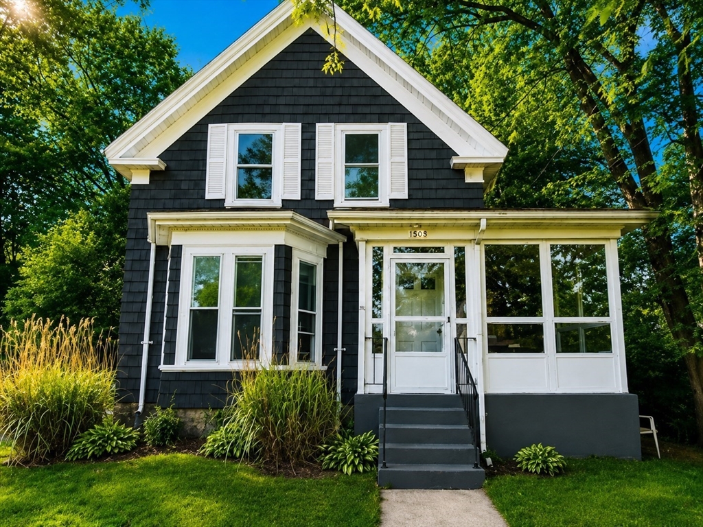 106 Monk St, Stoughton, Massachusetts, 3 Bedrooms Bedrooms, 7 Rooms Rooms,2 BathroomsBathrooms,Residential Income,For Sale,Monk St,73528800