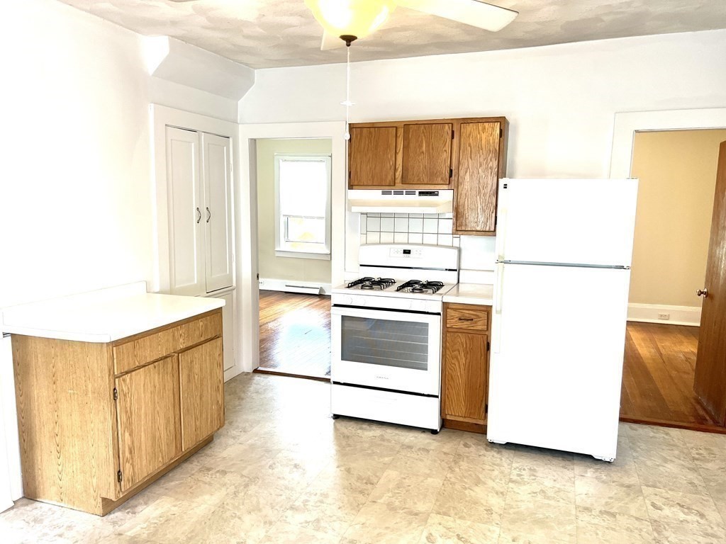 5 Adams Street, Salem, Massachusetts, 2 Bedrooms Bedrooms, 4 Rooms Rooms,1 BathroomBathrooms,Residential Lease,For Rent,Adams Street,73528947