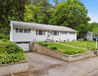 11 Mcfarlin Rd, Chelmsford, Massachusetts, 4 Bedrooms Bedrooms, 9 Rooms Rooms,2 BathroomsBathrooms,Residential,For Sale,Mcfarlin Rd,73528965