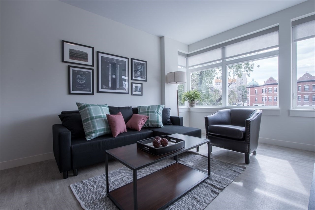 900 Beacon Street, Boston, Massachusetts, 1 Bedroom Bedrooms, 5 Rooms Rooms,1 BathroomBathrooms,Residential Lease,For Rent,Beacon Street,73529183