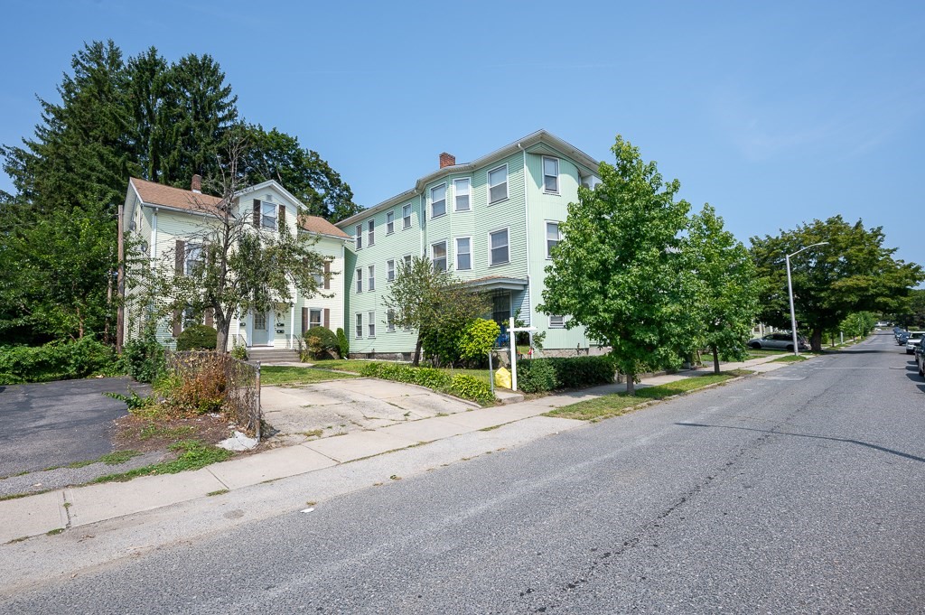 9-11 Dover St, Worcester, Massachusetts, 18 Bedrooms Bedrooms, 30 Rooms Rooms,6 BathroomsBathrooms,Residential Income,For Sale,Dover St,73392076
