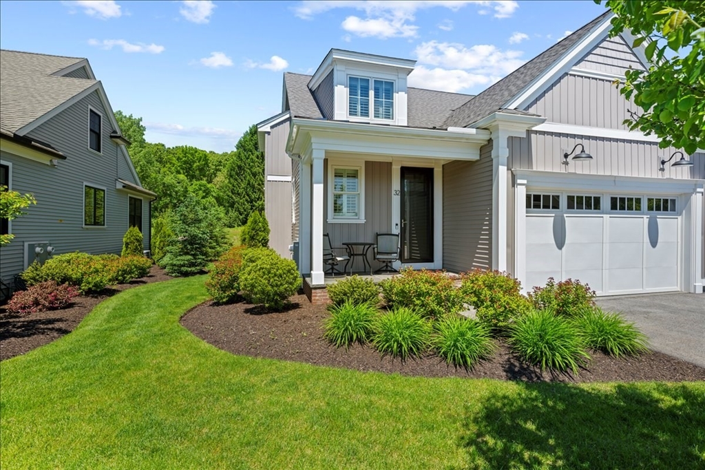 32 Hawk Ln, Framingham, Massachusetts, 2 Bedrooms Bedrooms, 7 Rooms Rooms,2.5 BathroomsBathrooms,Residential,For Sale,Hawk Ln,73529206