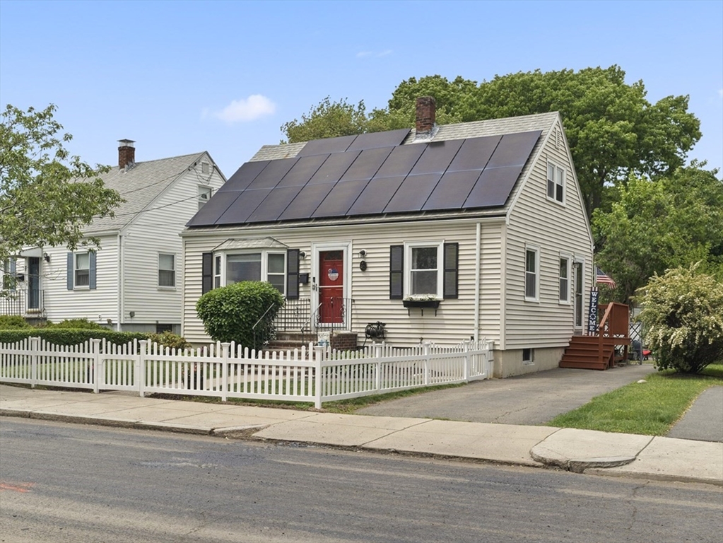 92 Laurie Ave, Boston, Massachusetts, 3 Bedrooms Bedrooms, 8 Rooms Rooms,1.5 BathroomsBathrooms,Residential,For Sale,Laurie Ave,73529001