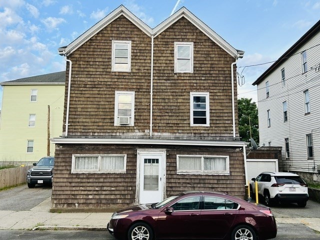77 Fulton St, Fall River, Massachusetts, 6 Bedrooms Bedrooms, 11 Rooms Rooms,2.5 BathroomsBathrooms,Residential Income,For Sale,Fulton St,73528922
