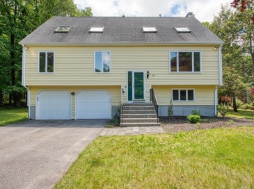 160 Hampton Road, Sharon, Massachusetts, 4 Bedrooms Bedrooms, 9 Rooms Rooms,2.5 BathroomsBathrooms,Residential,For Sale,Hampton Road,73529069