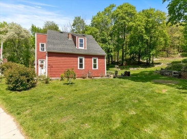 135 Hart St, Beverly, Massachusetts, 3 Bedrooms Bedrooms, 6 Rooms Rooms,1 BathroomBathrooms,Residential,For Sale,Hart St,73529007