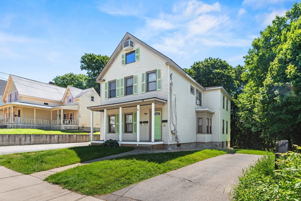 44 Winter St, Franklin, Massachusetts, 6 Bedrooms Bedrooms, 12 Rooms Rooms,3 BathroomsBathrooms,Residential Income,For Sale,Winter St,73525735