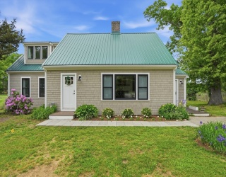 300 Gannett Rd, Scituate, Massachusetts, 3 Bedrooms Bedrooms, 7 Rooms Rooms,2 BathroomsBathrooms,Residential,For Sale,Gannett Rd,73529215