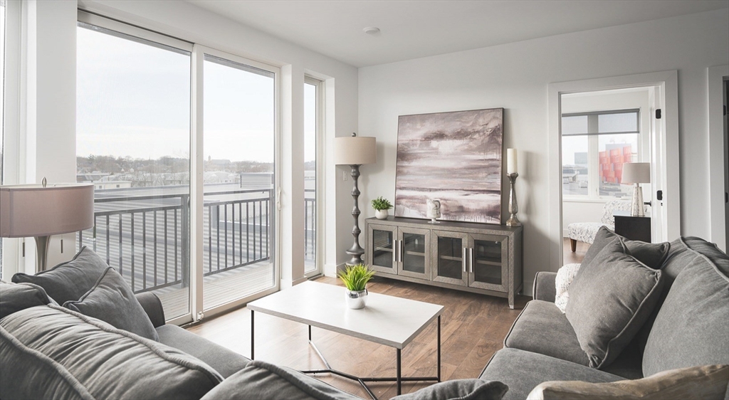 26 Hichborn Street, Boston, Massachusetts, 3 Bedrooms Bedrooms, 5 Rooms Rooms,2 BathroomsBathrooms,Residential Lease,For Rent,Hichborn Street,73529013