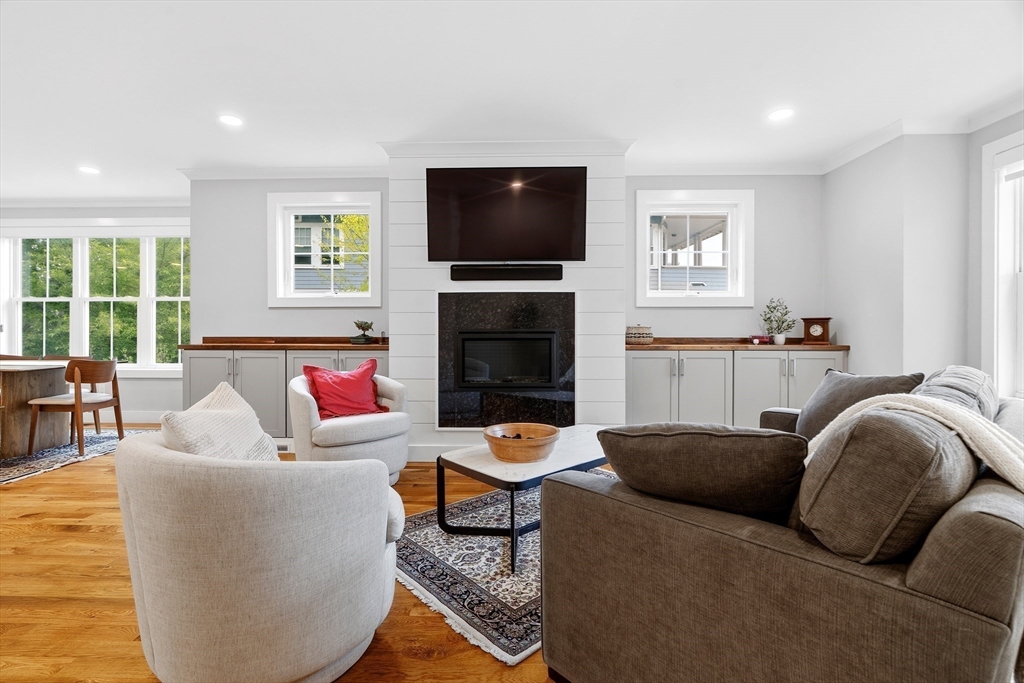 26 Neponset Ave, Boston, Massachusetts, 3 Bedrooms Bedrooms, 6 Rooms Rooms,2.5 BathroomsBathrooms,Residential,For Sale,Neponset Ave,73528630