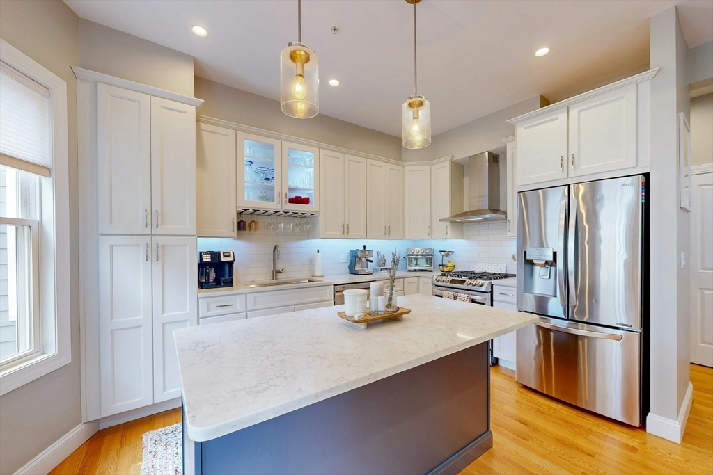 27 Thornley St, Boston, Massachusetts, 3 Bedrooms Bedrooms, 5 Rooms Rooms,2 BathroomsBathrooms,Residential,For Sale,Thornley St,73529022