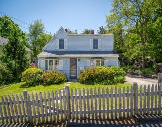 14 Curtis Street, Rockport, Massachusetts, 3 Bedrooms Bedrooms, 6 Rooms Rooms,1.5 BathroomsBathrooms,Residential,For Sale,Curtis Street,73529225