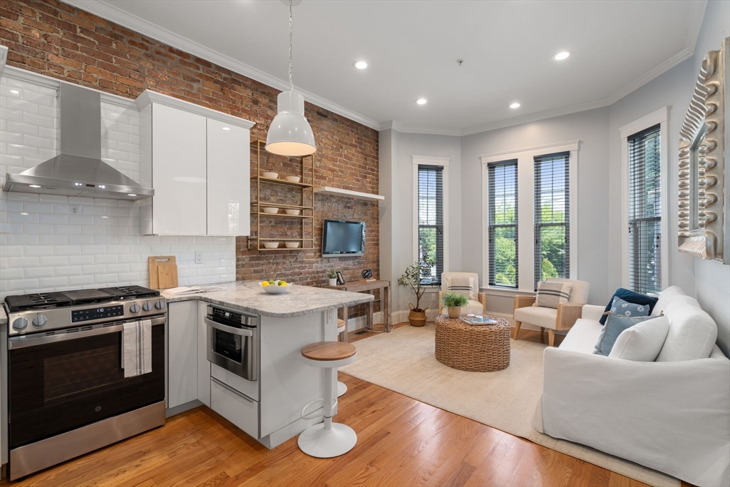 9 Everett Ave, Boston, Massachusetts, 2 Bedrooms Bedrooms, 4 Rooms Rooms,1 BathroomBathrooms,Residential,For Sale,Everett Ave,73529227