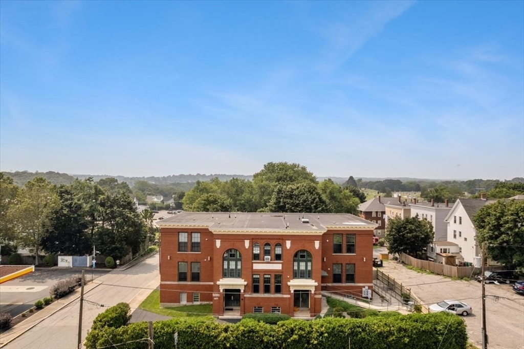 1044 Social, Woonsocket, Rhode Island, 2 Bedrooms Bedrooms, 3 Rooms Rooms,1 BathroomBathrooms,Residential,For Sale,Social,73528638