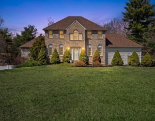 14 Hickory Ln, Ipswich, Massachusetts, 4 Bedrooms Bedrooms, 8 Rooms Rooms,3.5 BathroomsBathrooms,Residential,For Sale,Hickory Ln,73501192