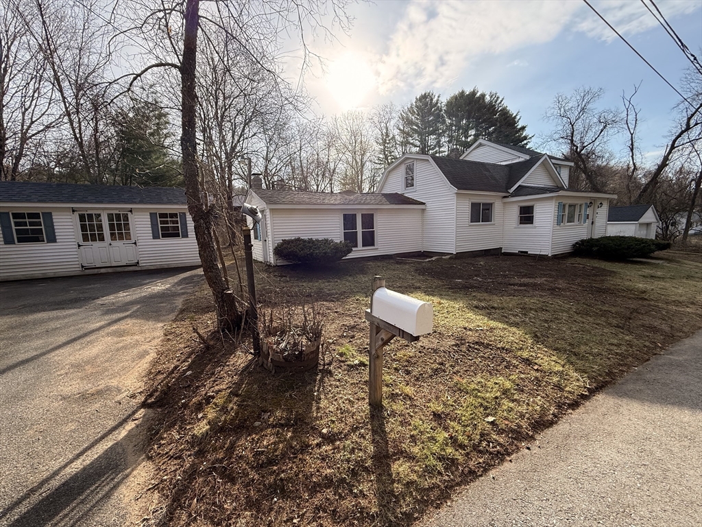 85 Roosevelt Ave, Athol, Massachusetts, 3 Bedrooms Bedrooms, 6 Rooms Rooms,2 BathroomsBathrooms,Residential,For Sale,Roosevelt Ave,73471248