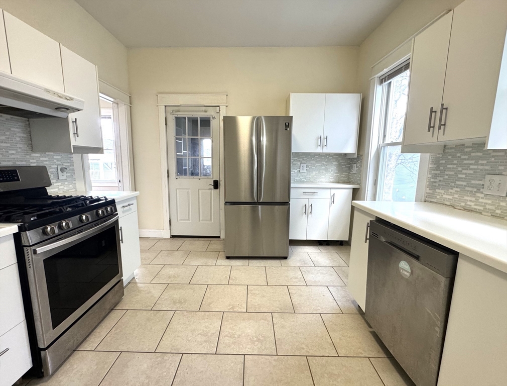 24 Weld Hill St., Boston, Massachusetts, 3 Bedrooms Bedrooms, 6 Rooms Rooms,2 BathroomsBathrooms,Residential Lease,For Rent,Weld Hill St.,73495065