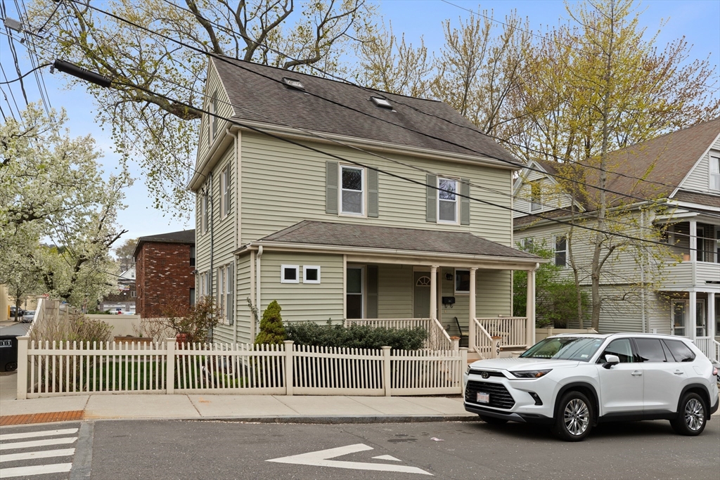 49 Princeton St, Somerville, Massachusetts, 2 Bedrooms Bedrooms, 5 Rooms Rooms,2 BathroomsBathrooms,Residential,For Sale,Princeton St,73510527