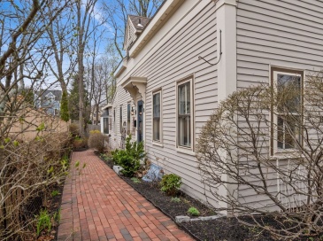 8 California St, Newburyport, Massachusetts, 2 Bedrooms Bedrooms, 6 Rooms Rooms,1.5 BathroomsBathrooms,Residential,For Sale,California St,73508923