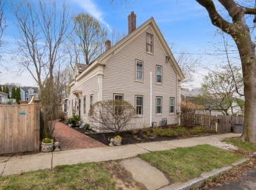 8 California, Newburyport, Massachusetts, 2 Bedrooms Bedrooms, 6 Rooms Rooms,1.5 BathroomsBathrooms,Residential,For Sale,California,73508926