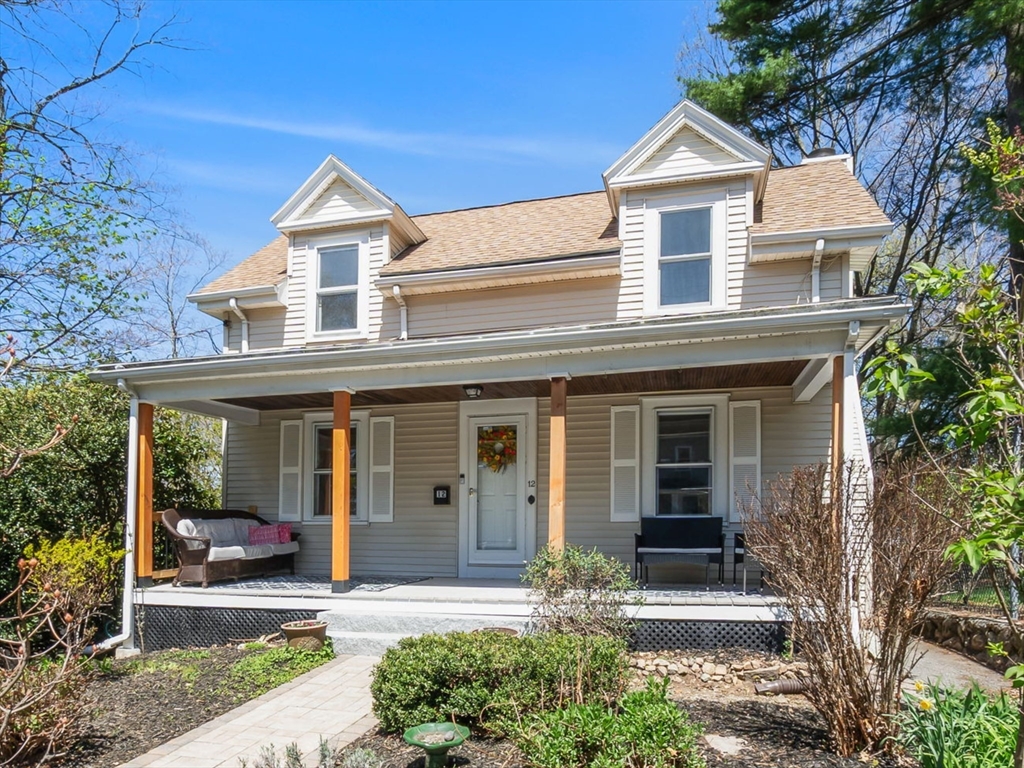 12 Broadway, Stoneham, Massachusetts, 4 Bedrooms Bedrooms, 10 Rooms Rooms,2.5 BathroomsBathrooms,Residential,For Sale,Broadway,73510035