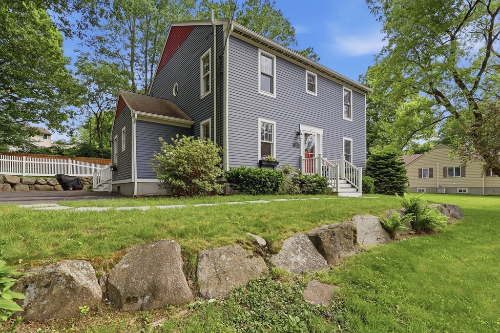 28 Modoc Street, Worcester, Massachusetts, 4 Bedrooms Bedrooms, 9 Rooms Rooms,3 BathroomsBathrooms,Residential,For Sale,Modoc Street,73529258