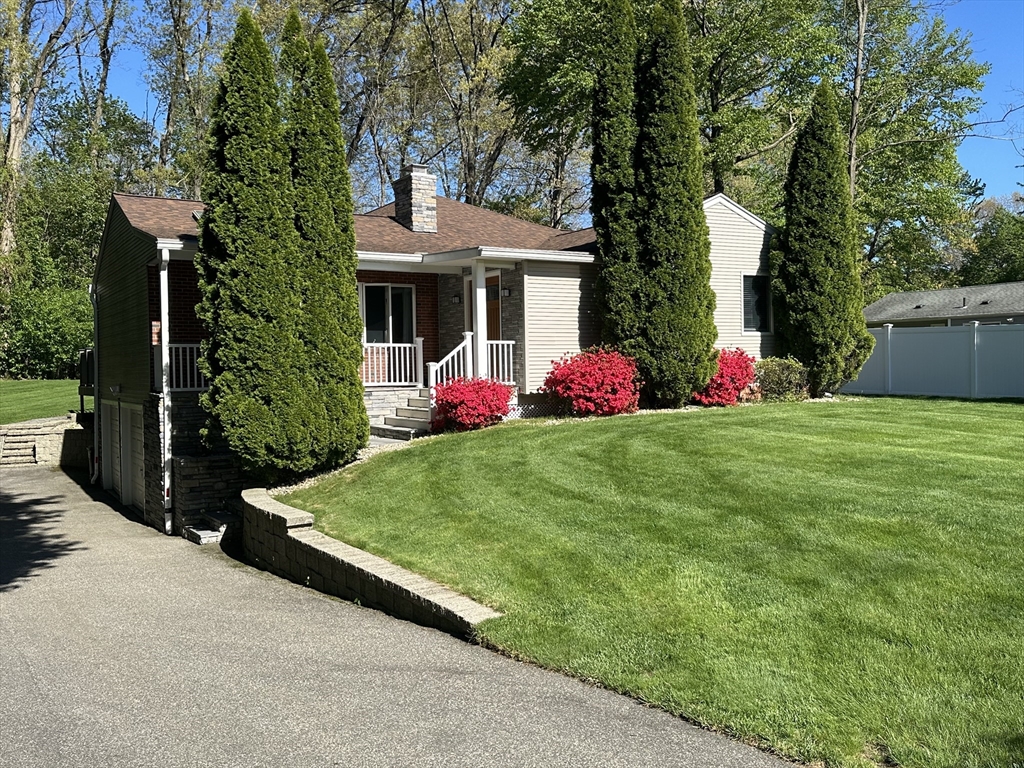 17 Pioneer Drive, Longmeadow, Massachusetts, 4 Bedrooms Bedrooms, 7 Rooms Rooms,3 BathroomsBathrooms,Residential,For Sale,Pioneer Drive,73529358