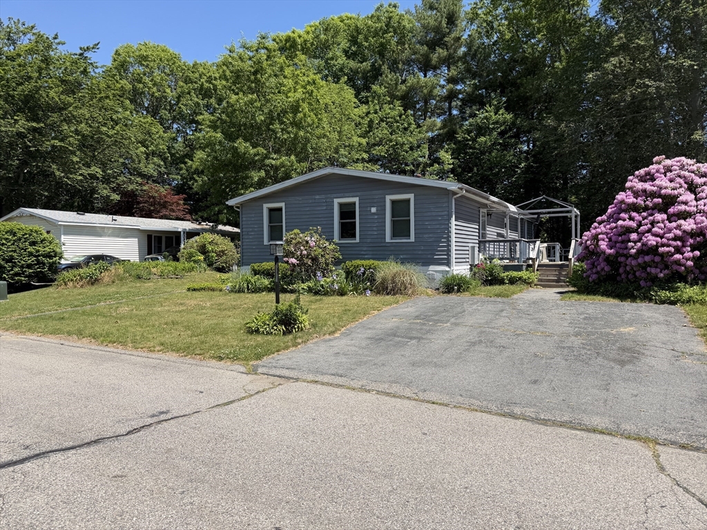 16 Liberty St, West Bridgewater, Massachusetts, 3 Bedrooms Bedrooms, 5 Rooms Rooms,2 BathroomsBathrooms,Residential,For Sale,Liberty St,73529370