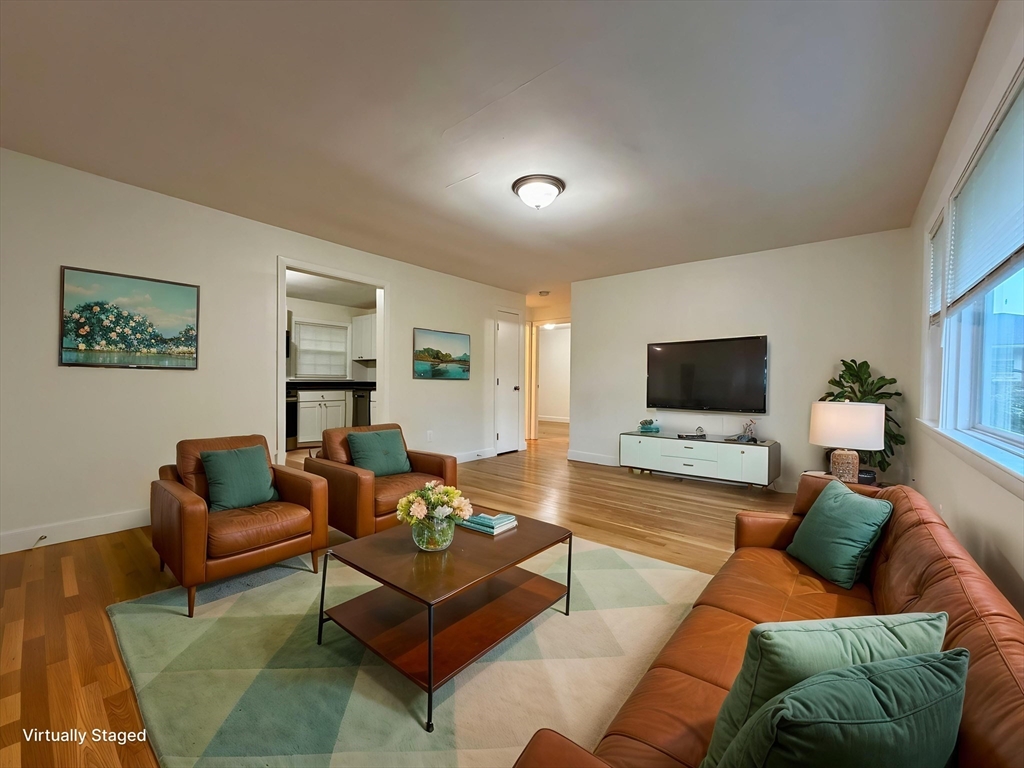 15 Park Avenue, Foxboro, Massachusetts, 2 Bedrooms Bedrooms, 4 Rooms Rooms,1 BathroomBathrooms,Residential Lease,For Rent,Park Avenue,73529460