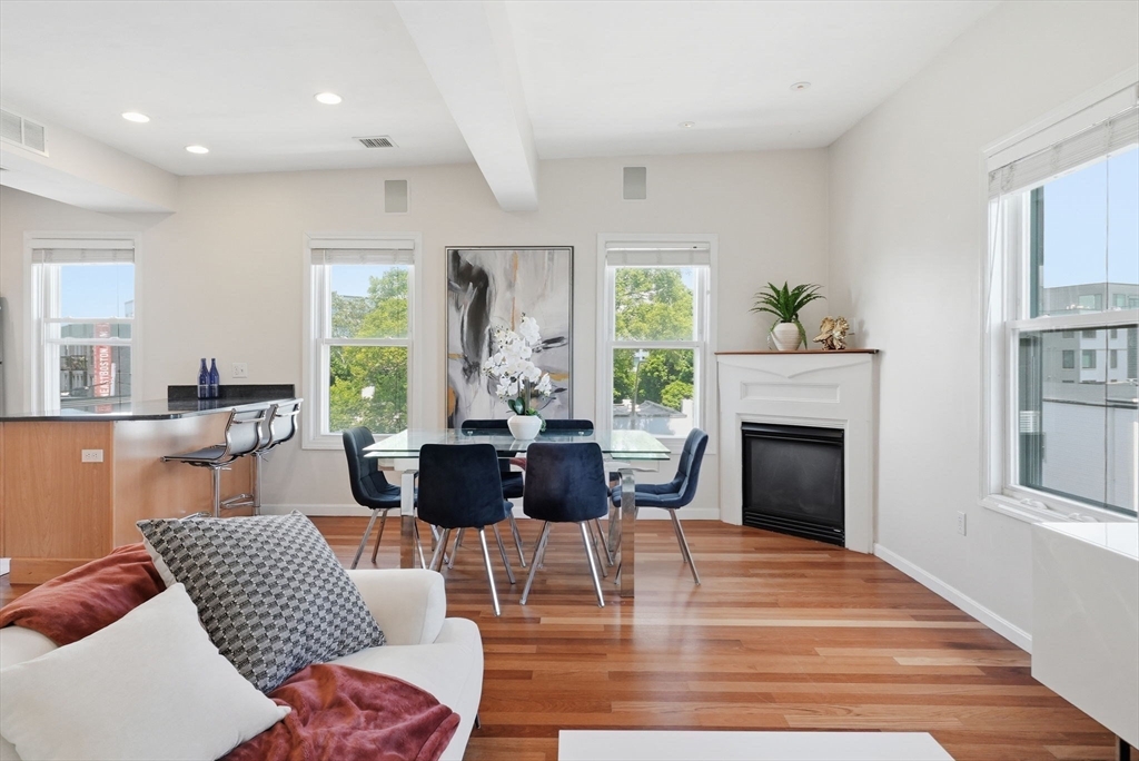 841 Saratoga St, Boston, Massachusetts, 3 Bedrooms Bedrooms, 5 Rooms Rooms,2 BathroomsBathrooms,Residential,For Sale,Saratoga St,73529730