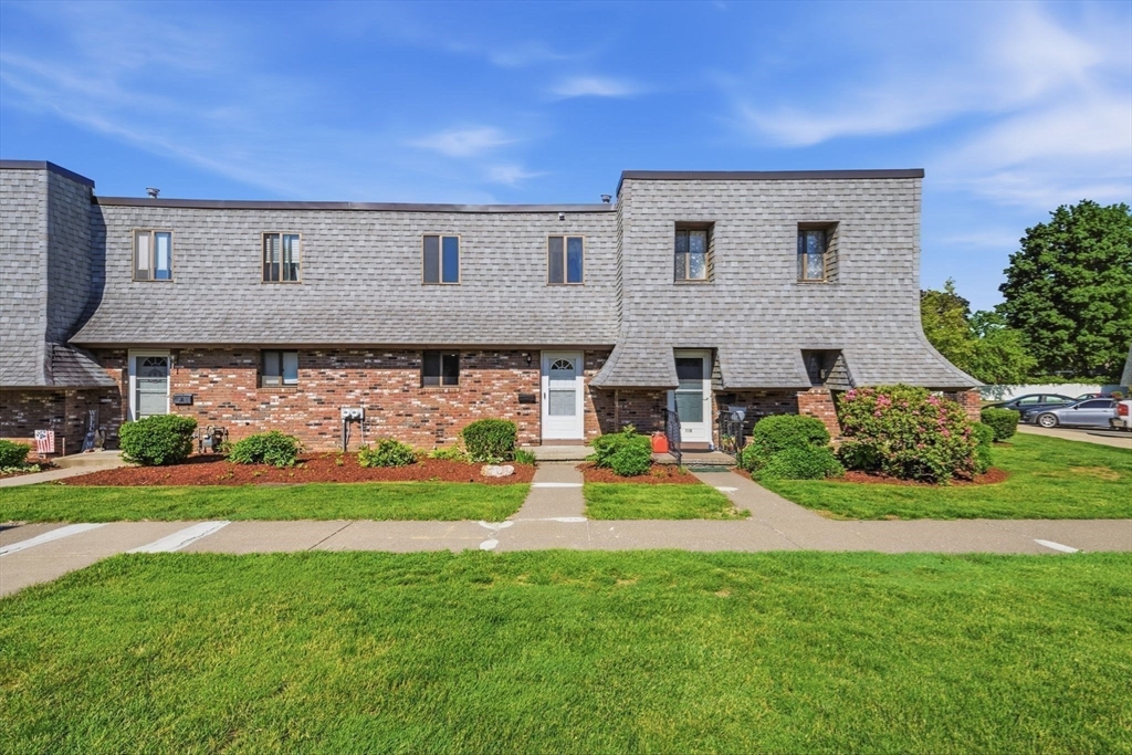 117 Beekman Drive, Agawam, Massachusetts, 2 Bedrooms Bedrooms, 6 Rooms Rooms,1.5 BathroomsBathrooms,Residential,For Sale,Beekman Drive,73529475