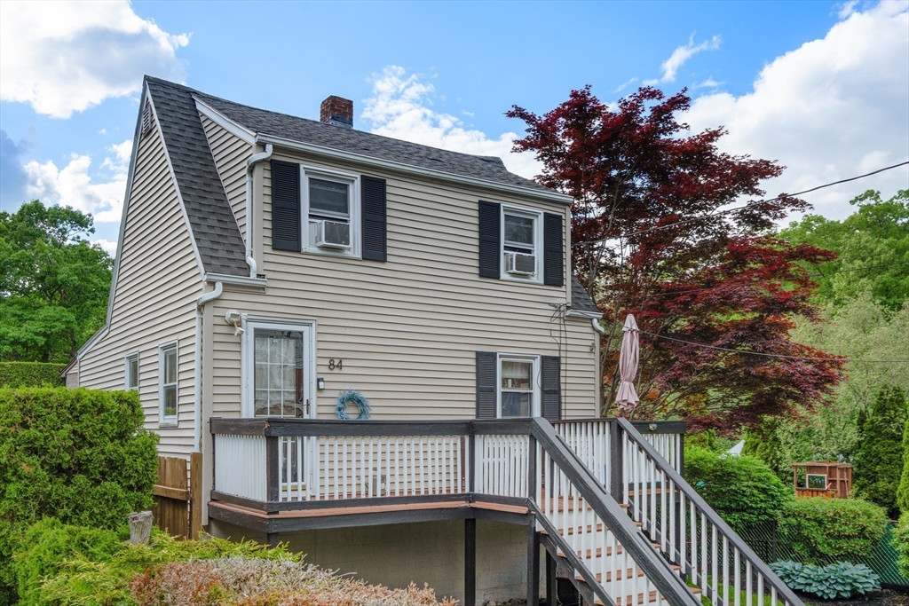 84 Windsor Ave, Swampscott, Massachusetts, 2 Bedrooms Bedrooms, 5 Rooms Rooms,1 BathroomBathrooms,Residential,For Sale,Windsor Ave,73529746