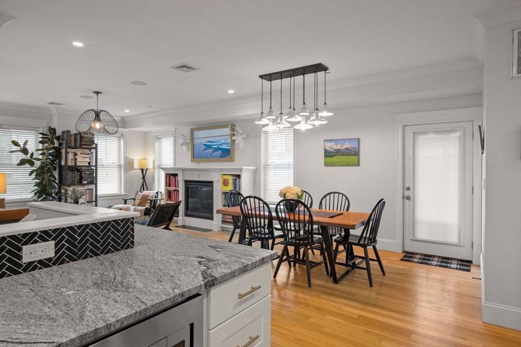 8 Manley St, Boston, Massachusetts, 2 Bedrooms Bedrooms, 5 Rooms Rooms,2 BathroomsBathrooms,Residential,For Sale,Manley St,73529747